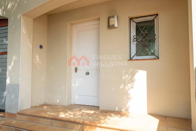 Foto 162e5d85-8643-403c-8284-12d0441588cd. Casa adossada amb calefacció aparcament a Castellet i la Gornal