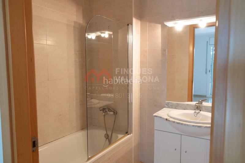 Foto 9566e558-c078-4039-9a39-ff432330b3ba. Casa adossada amb calefacció aparcament a Castellet i la Gornal