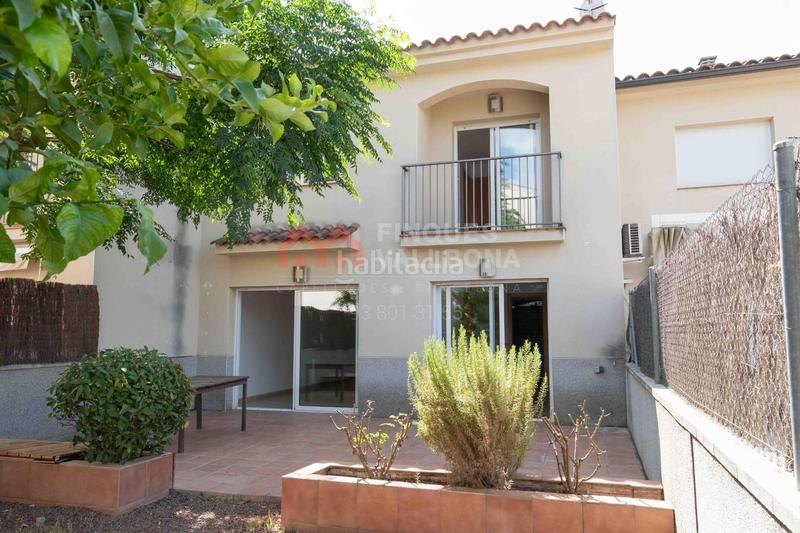 Foto aa4528ce-e9db-474f-a6c5-5da95f259b77. Casa adossada amb calefacció aparcament a Castellet i la Gornal