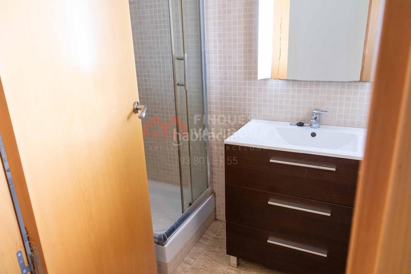 Foto b0aa46a7-5167-4dcc-bcd7-eaace7594425. Casa adossada amb calefacció aparcament a Castellet i la Gornal
