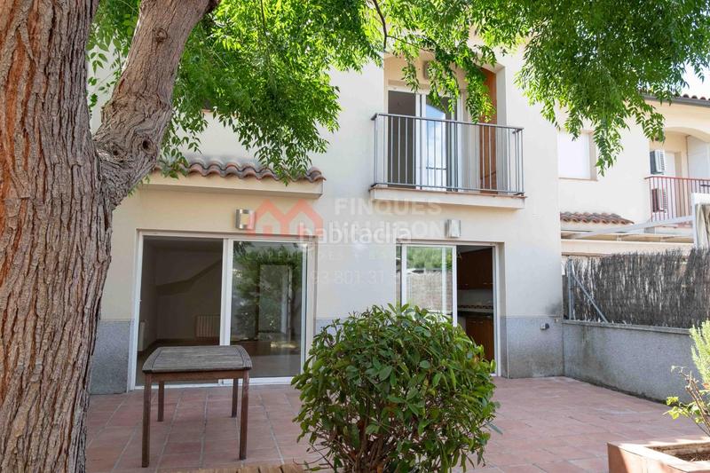 Foto fdc57227-d149-4d6b-9a44-24a792ee01e4. Casa adossada amb calefacció aparcament a Castellet i la Gornal