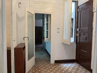 Appartamento in Raval. Piso con techos altos y balcón en el raval  muchas posibilidades