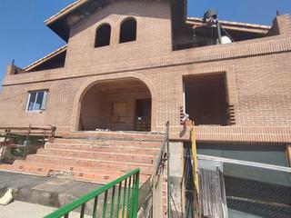 Chalet à Villanueva de la Torre. Chalet independiente con piscina a terminar de construir