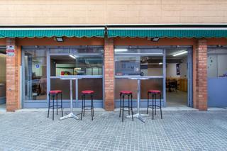 Local commercial à Montflorit. Oportunidad. se vende local con mas de 20 m. de fachada y cuatro