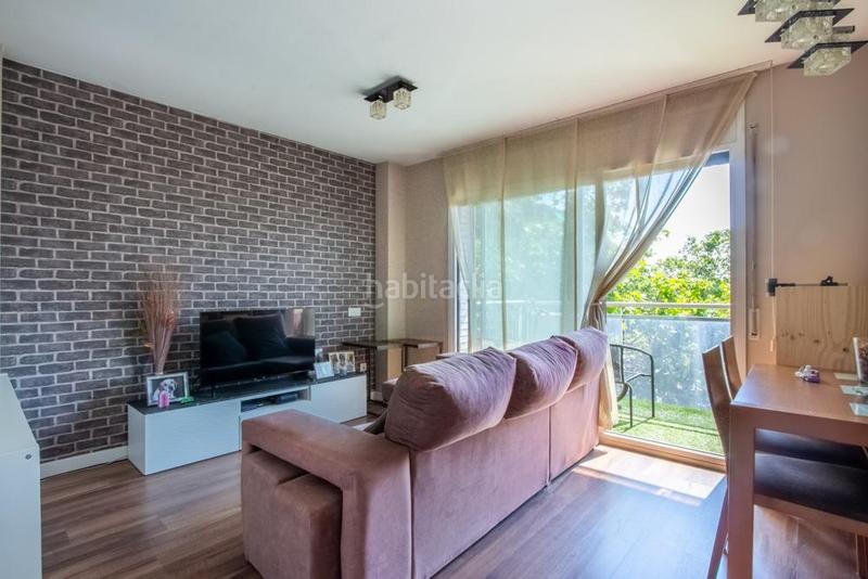 Foto 7289f721-7c91-479a-9d76-83043c5871f6. Piso vivienda seminueva en can gambus con piscina y jardin en Sabadell