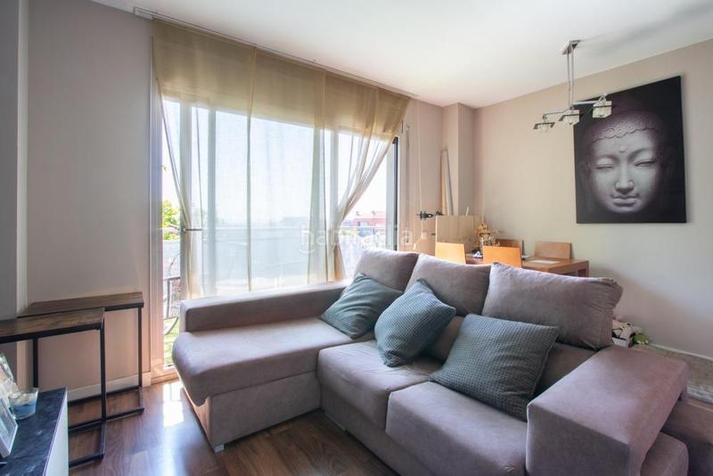 Foto c4a70690-fef2-48ef-b96e-bbb3654a3544. Piso vivienda seminueva en can gambus con piscina y jardin en Sabadell