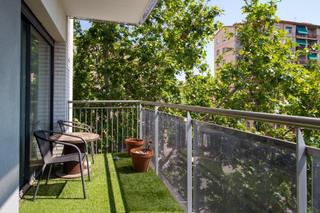 Appartement à Can Gambús. Vivienda seminueva en can gambus con piscina y jardin