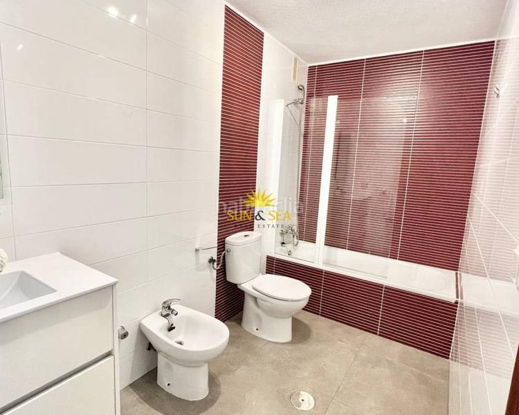 Foto 2251a006-c704-45c7-8fa6-077beae90179. Alquiler piso iexcldisponible desde el 1 septiembre para todo el antildeo!te presentamos este magniacutefico apartamento en alquiler, ubicado en en Torrevieja