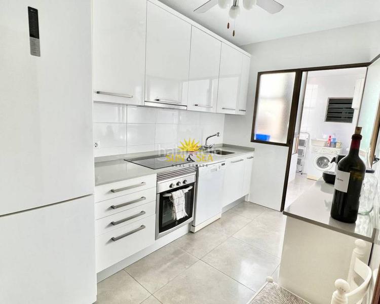 Foto 29ebc903-5358-41c1-ac7f-a7110e447bd9. Alquiler piso iexcldisponible desde el 1 septiembre para todo el antildeo!te presentamos este magniacutefico apartamento en alquiler, ubicado en en Torrevieja