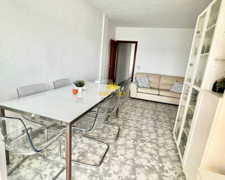 Foto 57130dcd-f8b8-4f65-9684-8651d575eb77. Alquiler piso iexcldisponible desde el 1 septiembre para todo el antildeo!te presentamos este magniacutefico apartamento en alquiler, ubicado en en Torrevieja