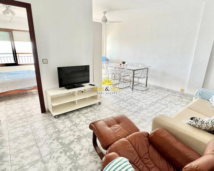 Foto 7ca8b5df-f836-4e2a-b5c0-b5ad0ee72c25. Alquiler piso iexcldisponible desde el 1 septiembre para todo el antildeo!te presentamos este magniacutefico apartamento en alquiler, ubicado en en Torrevieja