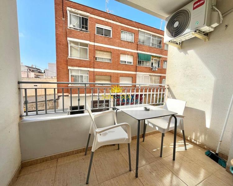 Foto ab7a8aac-14ed-4eee-bbfb-07b5aba7d49d. Alquiler piso iexcldisponible desde septiembre para todo el antildeo!te presentamos este acogedor apartamento disponible en alquiler, ideal para en Torrevieja