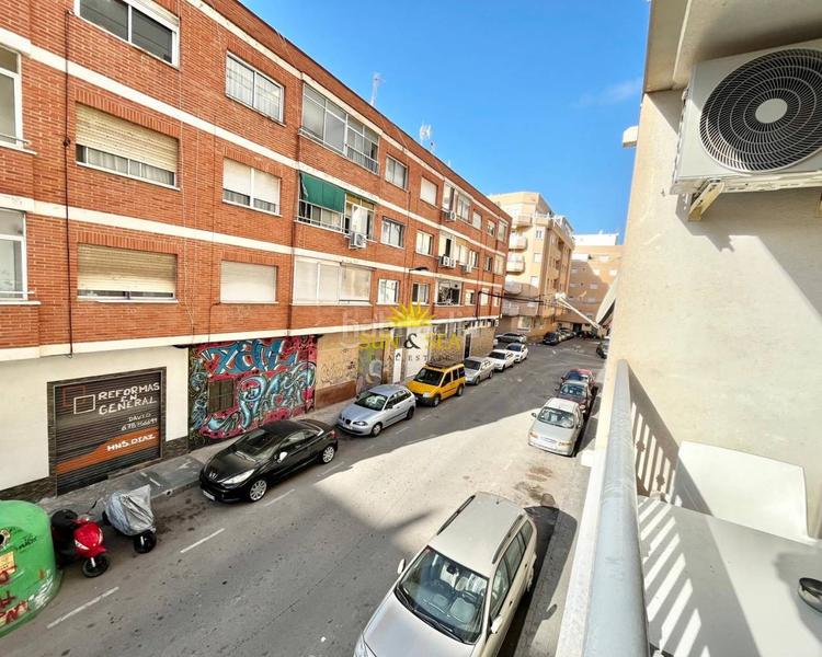 Foto af5e566c-ee2c-4952-87b7-b3074299a7a6. Alquiler piso iexcldisponible desde septiembre para todo el antildeo!te presentamos este acogedor apartamento disponible en alquiler, ideal para en Torrevieja