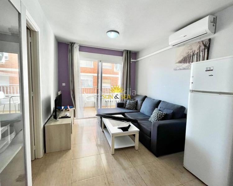 Foto bd2b7c1b-0efd-4dc6-be06-ecd5b35eb697. Alquiler piso iexcldisponible desde septiembre para todo el antildeo!te presentamos este acogedor apartamento disponible en alquiler, ideal para en Torrevieja