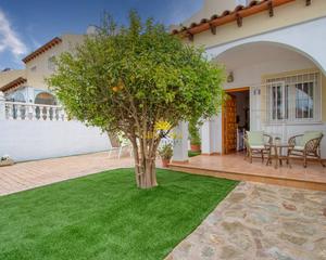 Chalet in Villamartín-Las Filipinas. Alquiler desde diciembre para todo el antildeo!te presentamos es