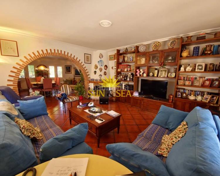 Foto 7647195f-c900-42b0-86e4-26076b77df52. Xalet amb calefacció aparcament piscina a Zona Carrefour - Urbanizaciones Torrevieja