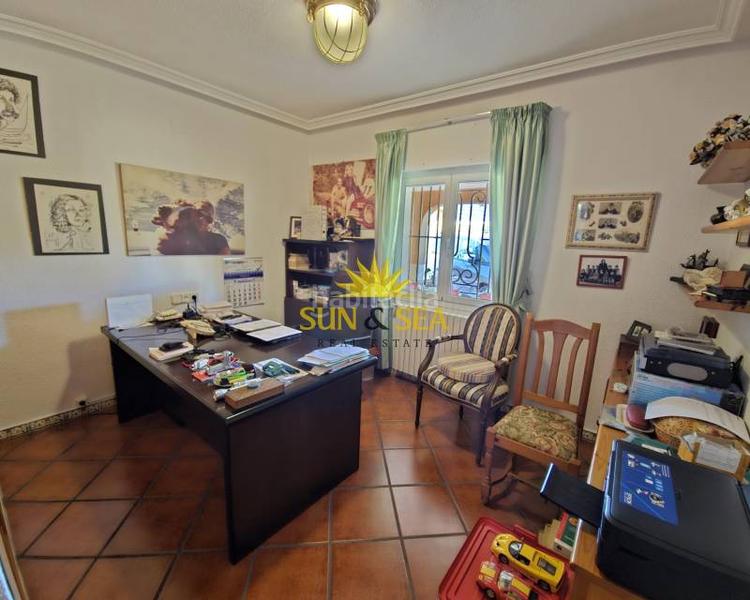 Foto d64dfa08-3587-48aa-a33b-0188d2d2e06c. Xalet amb calefacció aparcament piscina a Zona Carrefour - Urbanizaciones Torrevieja