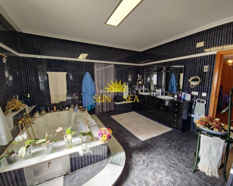 Foto faca3f30-6750-46b0-a357-e22044e5f0ef. Xalet amb calefacció aparcament piscina a Zona Carrefour - Urbanizaciones Torrevieja