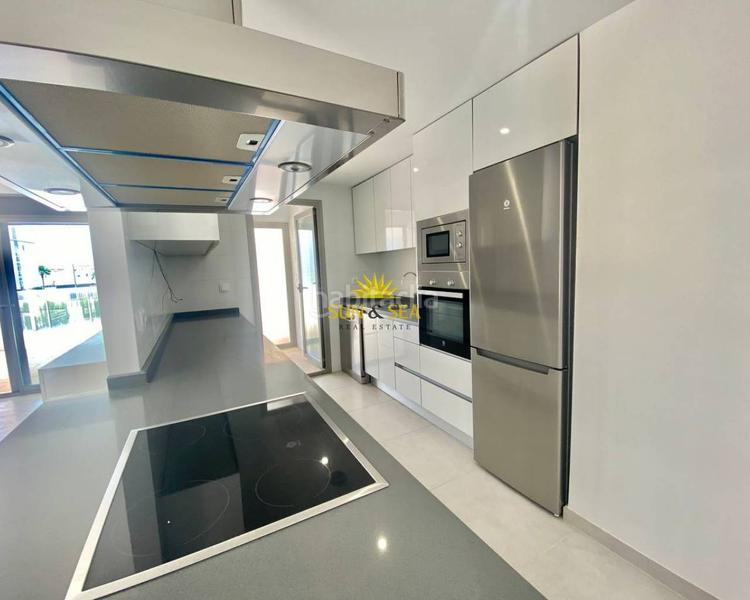 Foto 689ff04f-3941-48f8-a026-c03739bd6187. Alquiler chalet alquiler desde junio para todo el antildeodisponibleampnbspesta espectacular planta baja ubicada en un residencial de lujo es idea en Orihuela