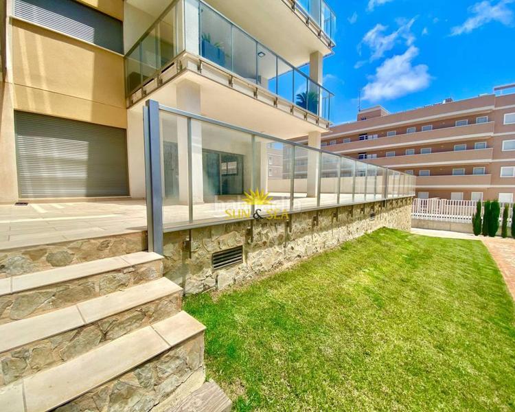 Foto ef829a19-efd1-41c1-b832-f4fe84fc7e0f. Alquiler chalet alquiler desde junio para todo el antildeodisponibleampnbspesta espectacular planta baja ubicada en un residencial de lujo es idea en Orihuela