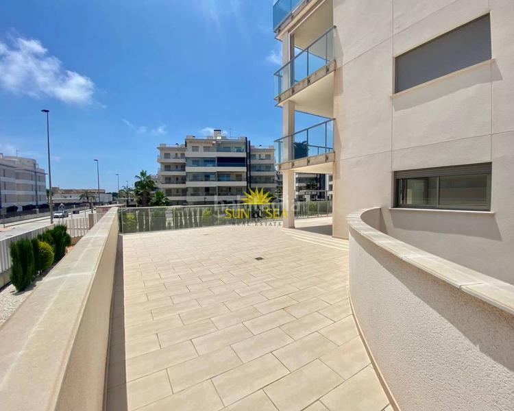 Foto d711da34-0845-434e-9566-db7e0f865e92. Rent chalet with heating parking pool in Villamartín-Las Filipinas Orihuela