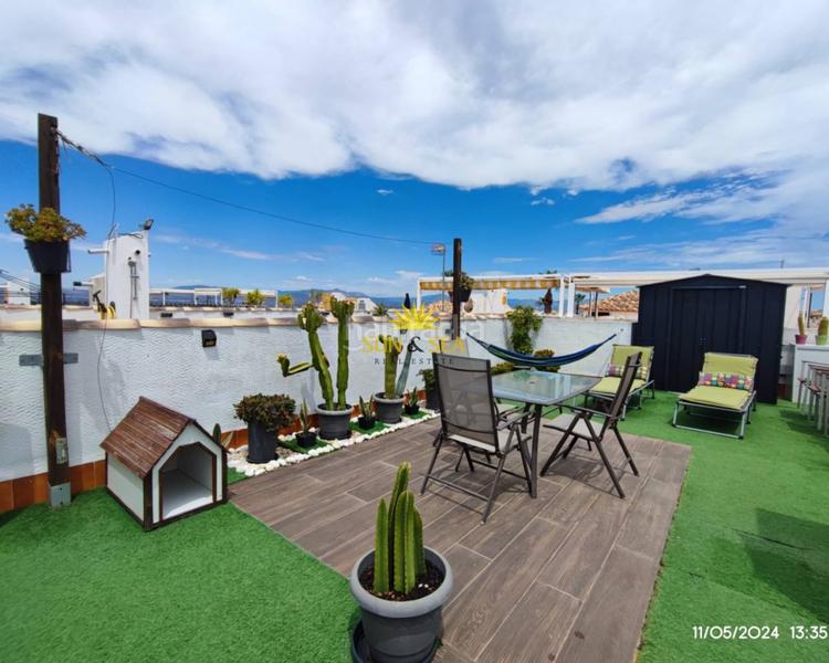 Foto c2f8b3fc-3650-4ae7-b819-b3531114c7f5. Alquiler ático iexclalquiler disponible desde octubre hasta junio!te presentamos este encantador aacutetico disponible para alquiler en gran alac en Santa Pola