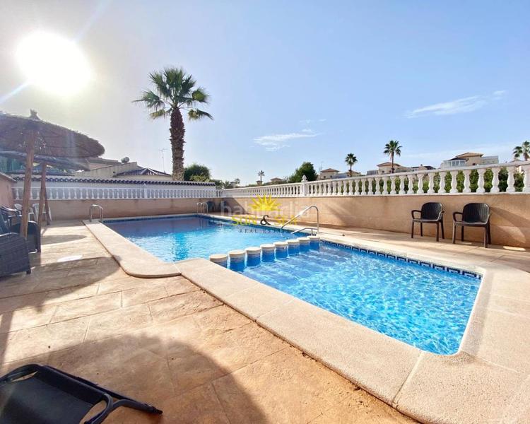 Foto c05386e6-9a67-4fcf-bfa1-261886819f75. Affitto chalet con riscaldamento parcheggio piscina in Orihuela