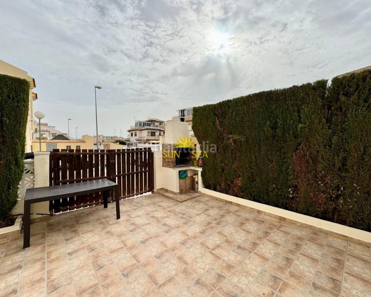 Foto 0456e108-f9be-426e-a40c-98fabd7091b2. Chalet iexclalquiler desde septiembre hasta junio!te presentamos este encantador chalet costa, disponible para alquiler. con en Orihuela