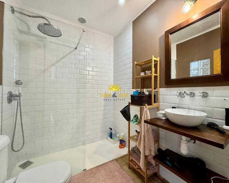 Foto 2b41ee80-2d6a-4aba-96bf-dd6a3335028a. Chalet iexclalquiler desde septiembre hasta junio!te presentamos este encantador chalet costa, disponible para alquiler. con en Orihuela