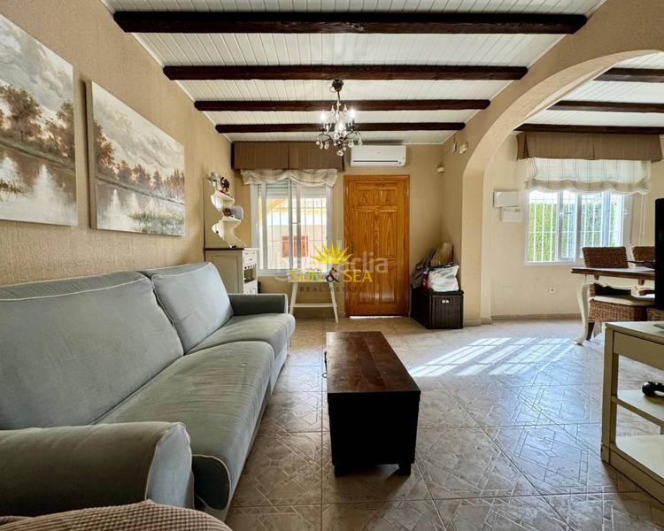 Foto 9e70528a-4ec2-423b-b555-4195226a2cec. Chalet iexclalquiler desde septiembre hasta junio!te presentamos este encantador chalet costa, disponible para alquiler. con en Orihuela