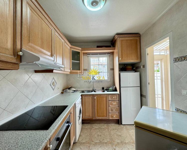 Foto ac25b4b3-d743-4cc2-8e8a-16dfc5943a0c. Chalet iexclalquiler desde septiembre hasta junio!te presentamos este encantador chalet costa, disponible para alquiler. con en Orihuela