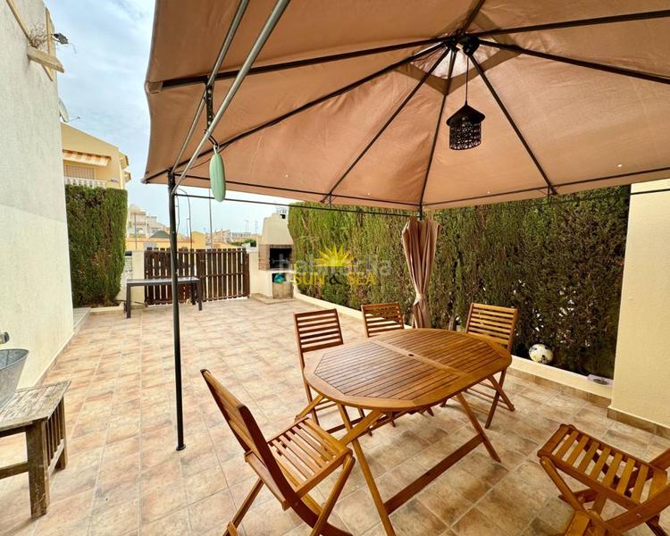 Foto cba3df79-9d48-4412-8327-ab8f6f8ac852. Chalet iexclalquiler desde septiembre hasta junio!te presentamos este encantador chalet costa, disponible para alquiler. con en Orihuela