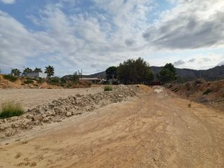 Terreny residencial a Callosa de Segura. Iexclen venta, parcela y almaceacuten!iexcloportunidad uacutenic