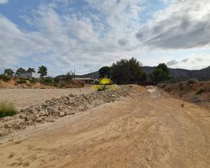 Terreno residencial en Callosa de Segura. Iexclen venta, parcela y almaceacuten!iexcloportunidad uacutenic