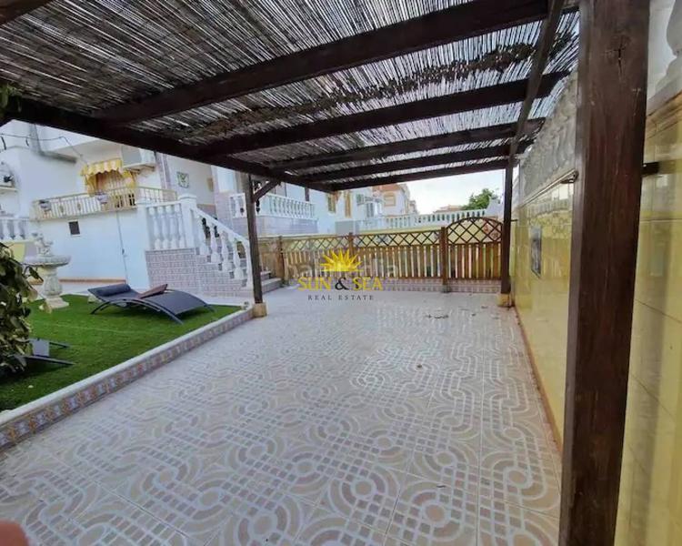 Foto 4a00ddee-4ced-4220-8958-9de34dd07337. Lloguer xalet amb calefacció aparcament piscina a Torrevieja