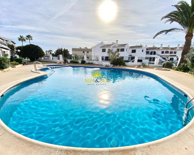 Foto 249ac229-0bef-42d4-b588-287468255218. Alquiler chalet iexclalquiler desde ya hasta junio!iexclbienvenido a tu nuevo hogar en Cabo Roig! este encantador chalet adosado en alquiler es pe en Orihuela