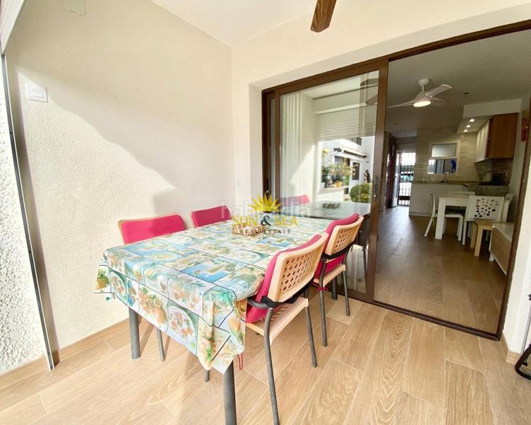 Foto 480201f8-ab01-46f3-88ef-0dd1f846d853. Alquiler chalet iexclalquiler desde ya hasta junio!iexclbienvenido a tu nuevo hogar en Cabo Roig! este encantador chalet adosado en alquiler es pe en Orihuela