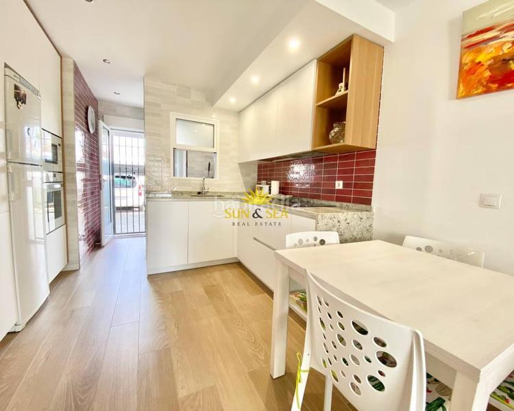 Foto 9935f7a3-50be-496b-b4b2-635d5943ec27. Alquiler chalet iexclalquiler desde ya hasta junio!iexclbienvenido a tu nuevo hogar en Cabo Roig! este encantador chalet adosado en alquiler es pe en Orihuela