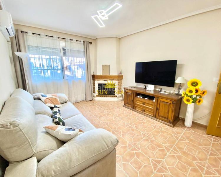 Foto 7a61c1f6-51d6-4acc-ab28-1887b3b6e504. Reihenhaus mit heizung parking in Catral