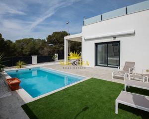 Chalet à El Pinar de Campoverde. Ltpgtltstronggtiexclventa de nueva construccioacuten en pinar de