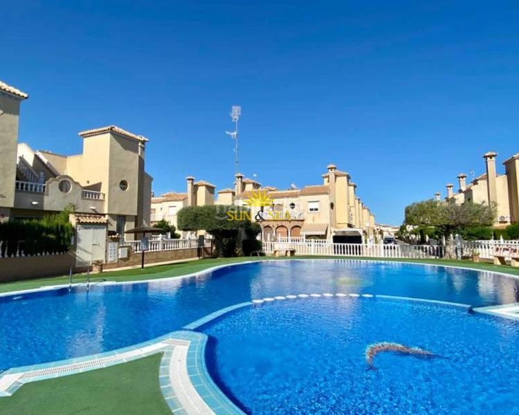 Foto ea2589a9-8cb8-40db-b65b-2a56e419f4c5. Location chalet avec chauffage parking piscine dans Orihuela