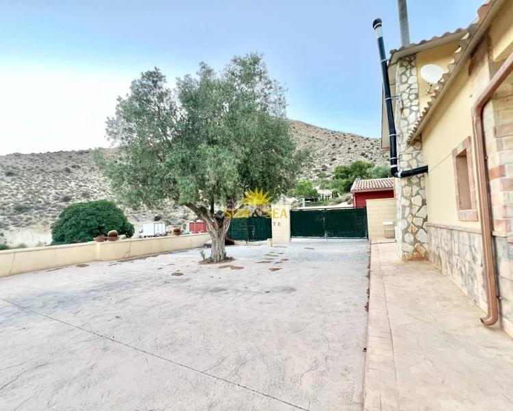 Foto 9f796de3-6ac1-4eaa-aa16-584f3fb7d0eb. Miete chalet mit heizung parking pool in Jubalcoi Elche / Elx