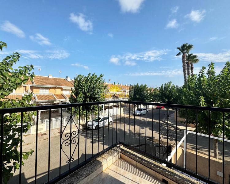 Foto d3152c41-21b4-4597-8374-dd6cc8b5b2ba. Location maison jumelée avec chauffage parking dans Alcázares (Los)