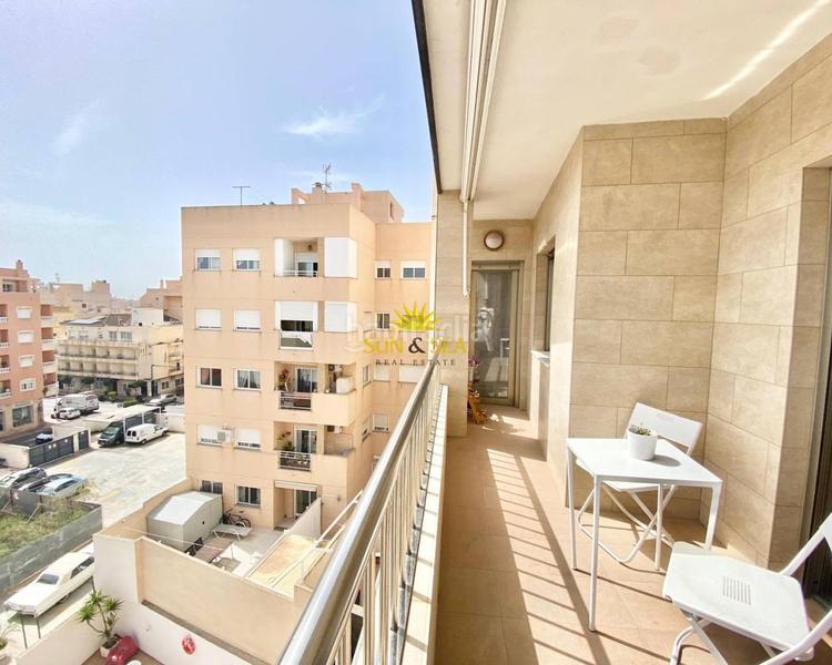 Foto b51dfce5-d6f8-4800-8b22-10546273c0af. Lloguer apartament amb calefacció aparcament piscina a Torrevieja