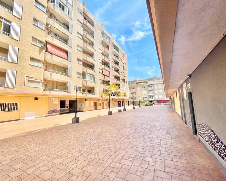 Foto 7ae625ad-9dd1-4168-9a0b-ba3291f86a23. Estudio iexclestudio en venta !te presentamos esteampnbspestudio totalmente equipado en tercera planta con ascensor, ubicado en Torrevieja
