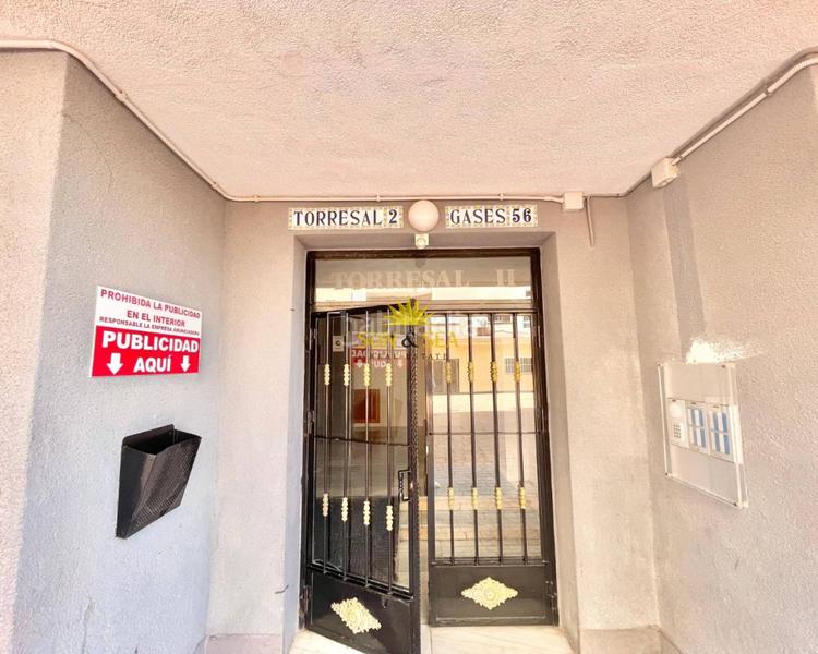 Foto 83d5e467-535b-4f50-853f-25e1c78ea963. Estudio iexclestudio en venta !te presentamos esteampnbspestudio totalmente equipado en tercera planta con ascensor, ubicado en Torrevieja