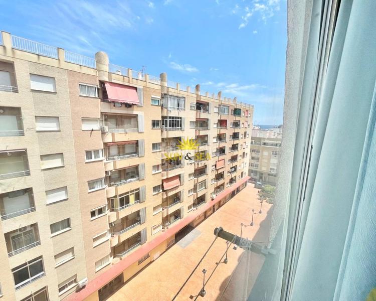 Foto af837b43-75cd-418f-a0be-dc5337914984. Estudio iexclestudio en venta !te presentamos esteampnbspestudio totalmente equipado en tercera planta con ascensor, ubicado en Torrevieja