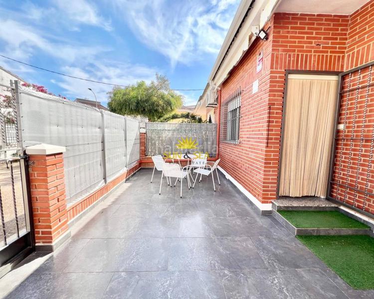 Foto 3fec5fbb-8d69-46b2-9e8c-f0e0277b90c9. Alquiler chalet iexcldisponible desde octubre hasta mayo!te presentamos este magniacuteficoampnbspchalet independiente en planta baja, ubicado ena en San Pedro del Pinatar