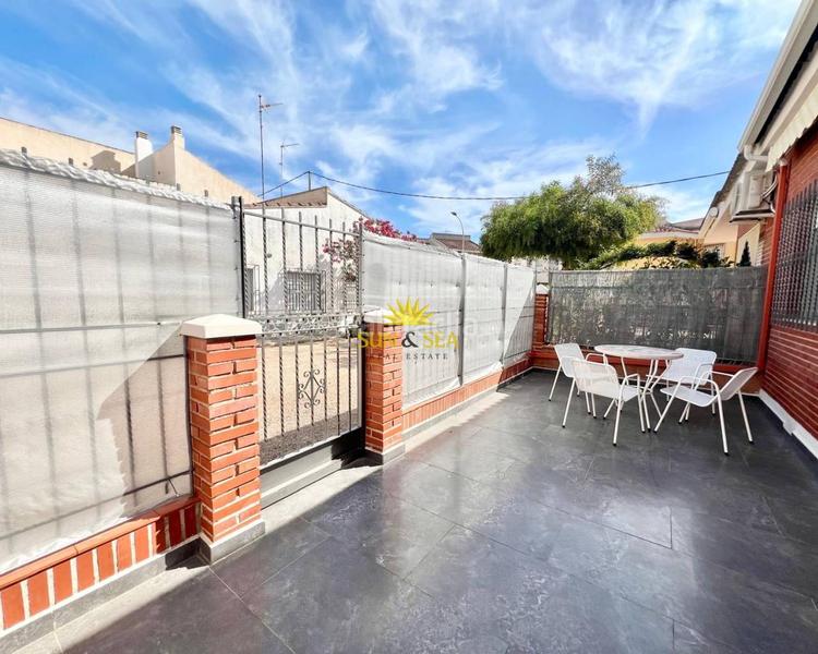 Foto b33e2509-4d29-4d60-a473-a6612558f173. Alquiler chalet iexcldisponible desde octubre hasta mayo!te presentamos este magniacuteficoampnbspchalet independiente en planta baja, ubicado ena en San Pedro del Pinatar