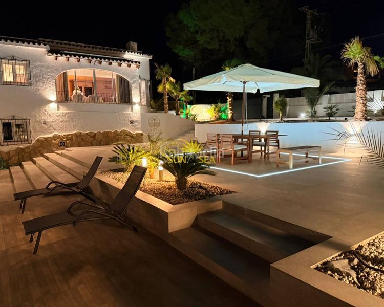 Foto ee6a4437-e3a4-4b4b-a902-fddf9a40901c. Alquiler chalet iexclalquiler disponible desde ya para todo el antildeo!te presentamos esta impresionanteampnbspvivienda independiente e, p en Calp